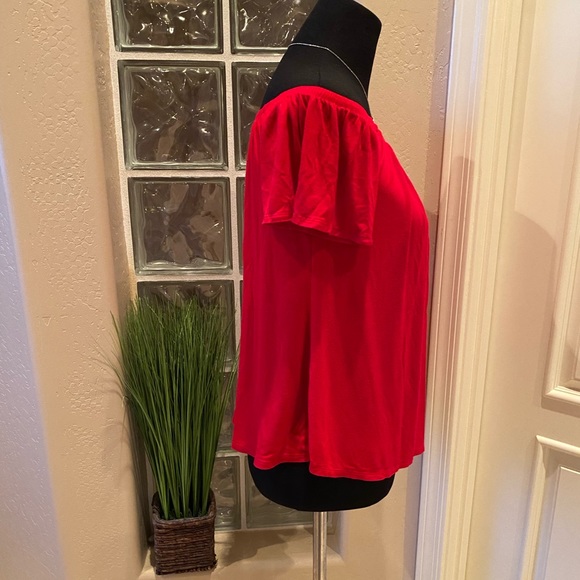 July 4th is coming!!❤️🤍💙. Socialite red off the shoulder flowy top. - Picture 8 of 10